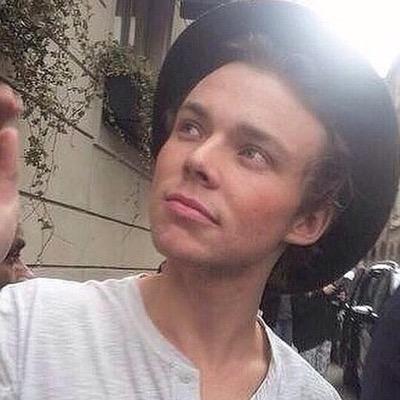 FREE FOLLOW FROM @puffyclifford !!! ifb all on there if you rt the link☺️