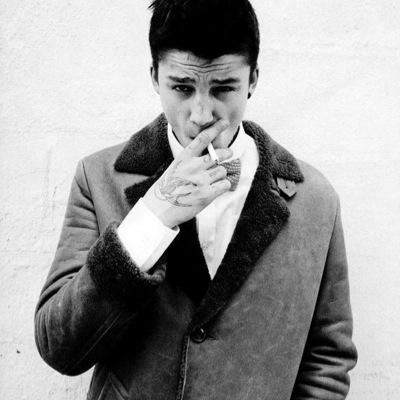 j'étais un bad-boy mais ça c'était avant que je tombe amoureux de Emily.