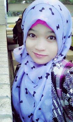 gadis muda kreatif