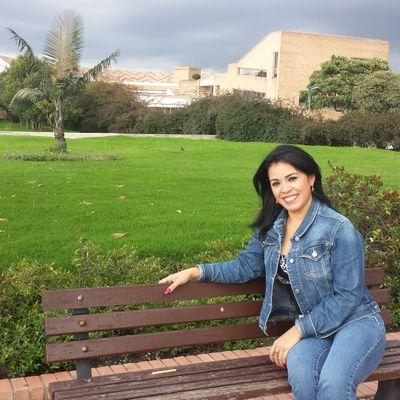 Lcda. en Educ. 
 MSc. En Lectura y Escritura.
 -Estudiante del Doctorado en Educación. UC.
 Profesora Universitaria. UC y IUTVal