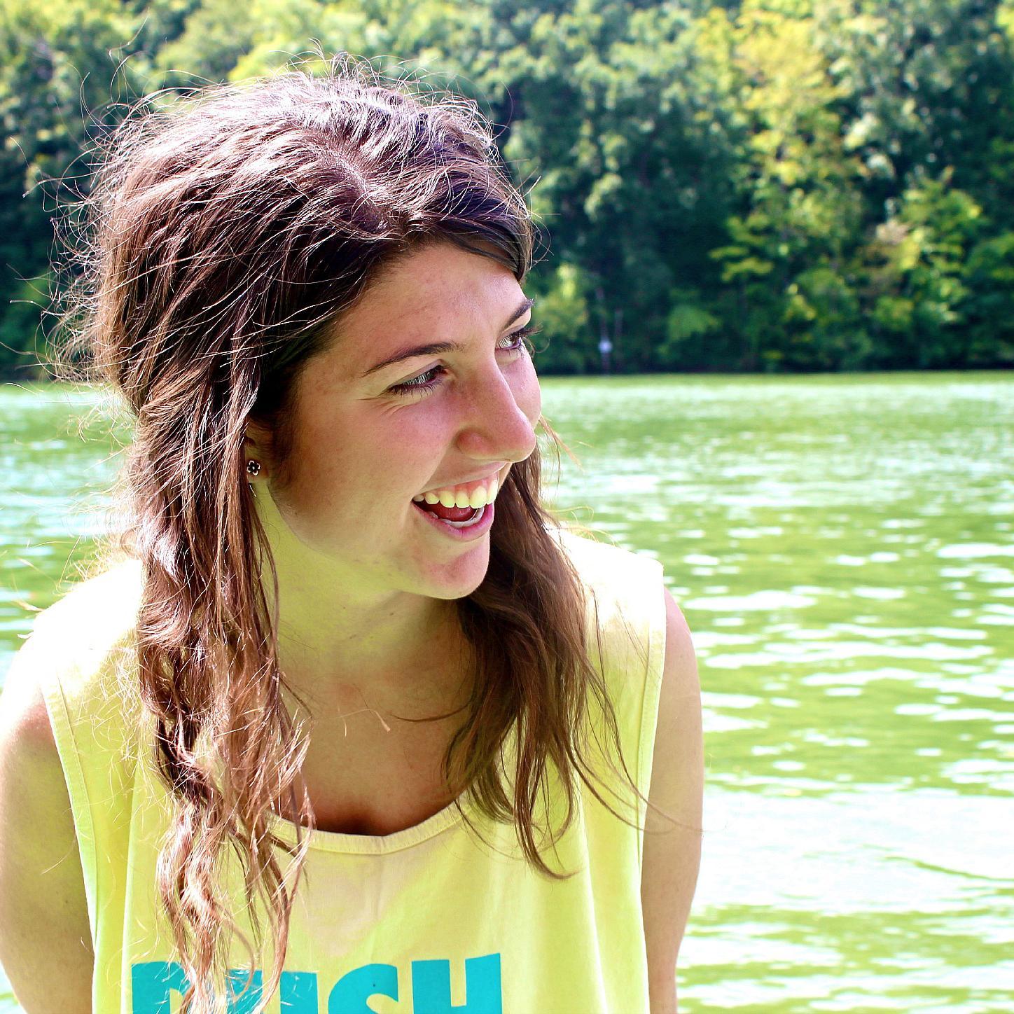 hayley_emma's profile picture. Keep looking where the light pours in.