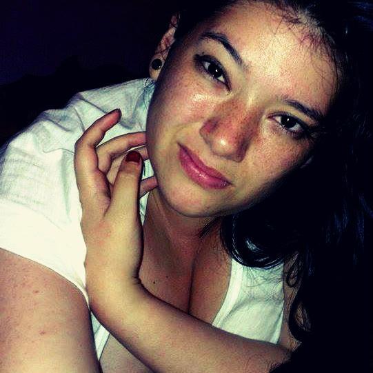 Le doy la cara a la vida y le parto el rostro con una sonrisa. Cumpliendo mis metas poco a poco. Dueña de 100 virtudes, pero a su vez de 1000 defectos.