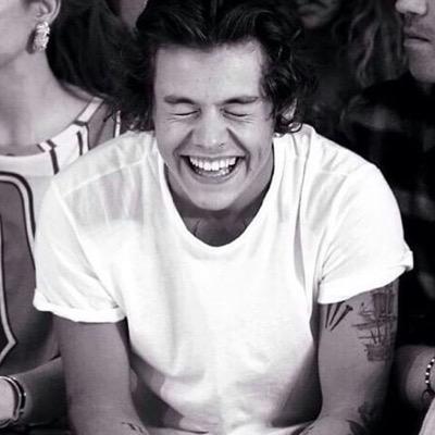 GO FOLLOW @hesftaf BECAUSE SHE GAVE YOU A FREE FOLLOW AND SHE FOLLOWS BACK
