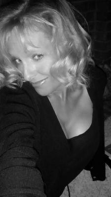 Makeup Artist, junkie, & obsessed with beauty, inside and out! My greatest  pleasure is the ability to bring even the smallest amount of joy to someone's life