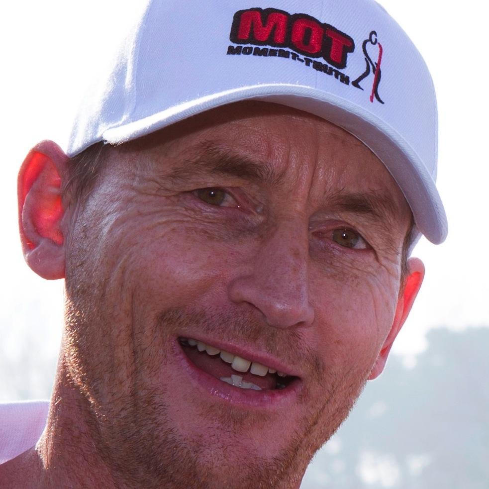 Joost schildert, timmert en klust zoals hij schrijft en golf speelt: eigenzinnig, verrassend maar altijd doelgericht