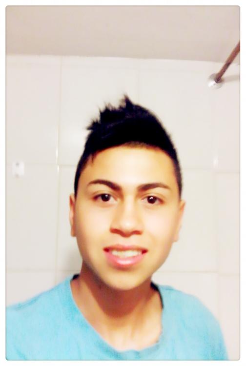 me gustan los deportes, futbolero xd, soy divertido y eso xDDD!!