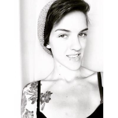 EveBris's profile picture. Art, design and photography.
Hot chocolate, sunsets and starry nights ❤️