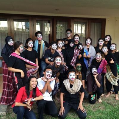 Teater Layang Bumi kepunyaan SMA Dwiwarna (Boarding School) -  Biar kami melayang tinggi, tapi tetap harus membumi! teaterlayangbumi@hotmail.com