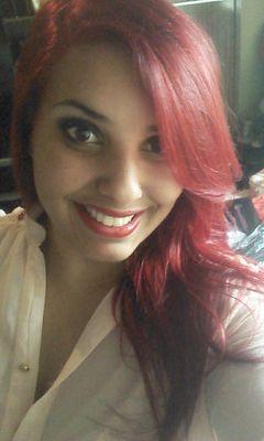 eu sou uma menina muitoa alegre,sou persistente,nao gosto de injustiça,adoro ajuda as pessoas,tenho muitos amigos e amigas,sou feliz....
amo rock n roll...