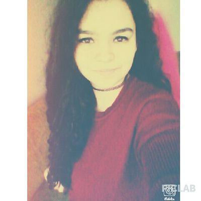 Tipik yengeç kızı\ Tam bir inek öğrenci olup sosyalist olmayı becerebilen\ Egoist bi insancağızım bende