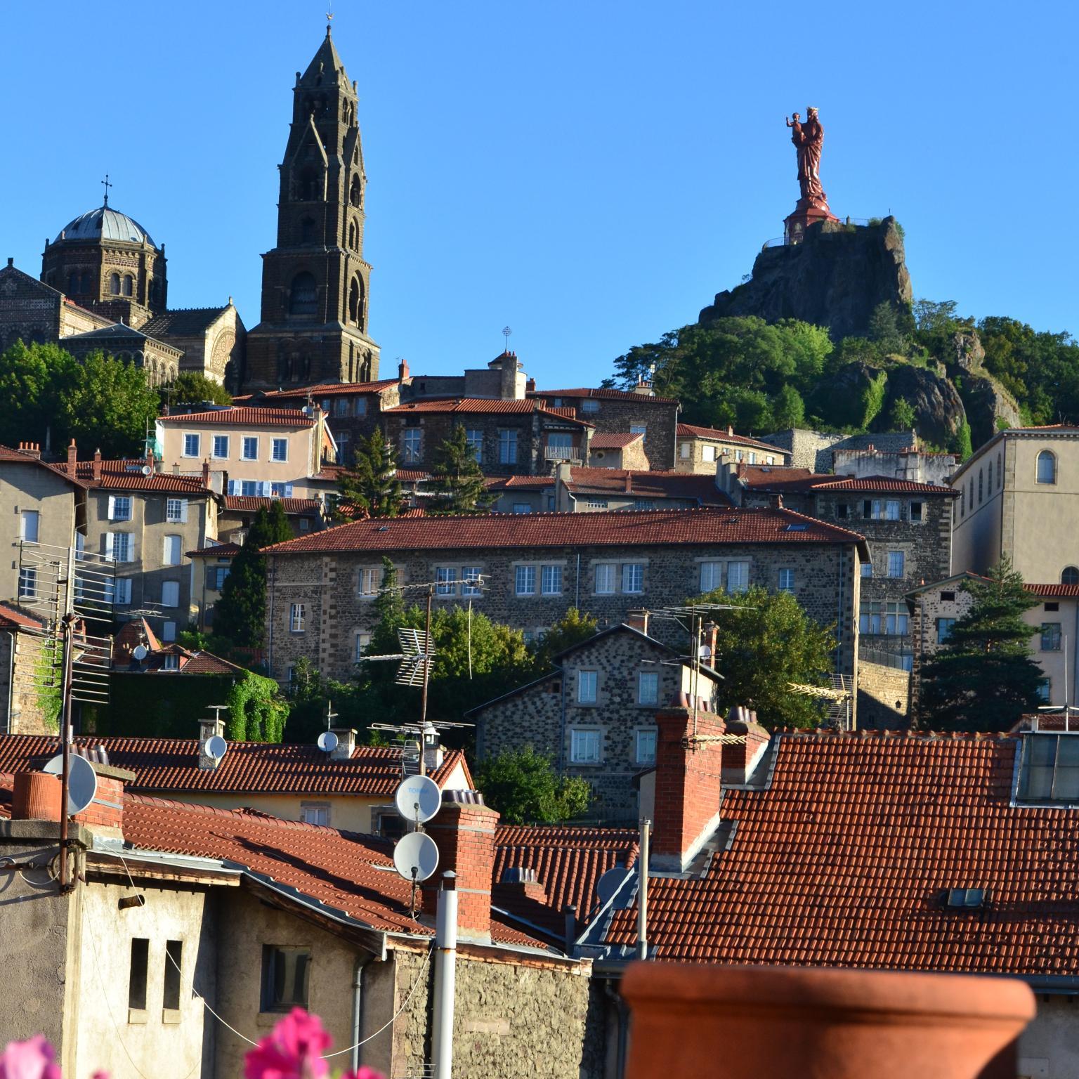 terrassedemarie's profile picture. Maison d'hôtes dans une petite ville qui a tout d'une grande. Haute-Loire, si belle été comme hiver ! Accueil et infos, ouverture sur le Chemin et le Monde.