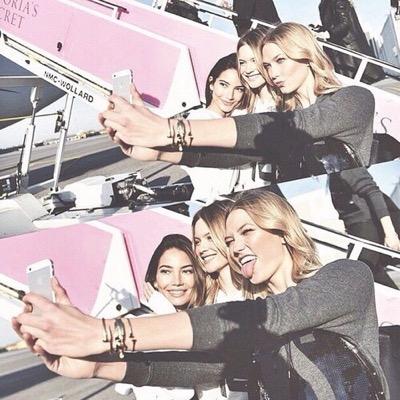 @taylorswift13 is Queen and @KarlieKloss is 100% sunshine