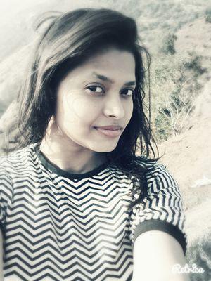 A student, an artist, a reader, a dreamer, a foodie, coffee fanatic and I love stargazing :*