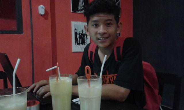 rendradys's profile picture. 