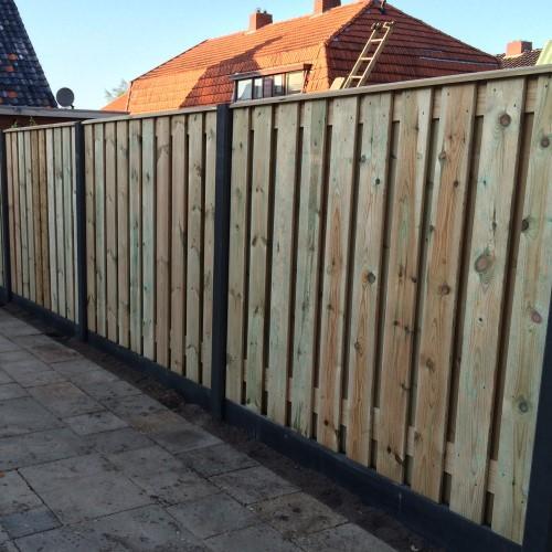 Dé specialist in hout beton schuttingen. Bezoek onze showtuin in de Noordoostpolder.