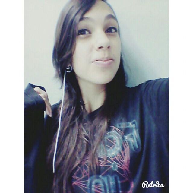 Muitos vivem para deixar bens , Mas eu vivo pra deixar Saudade ...   ✌️                Familia: Electro Hard  Face: Bee Magalhaes EH