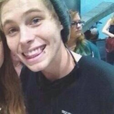 @fairydustedlrh || please help me win the Calum follow giveway