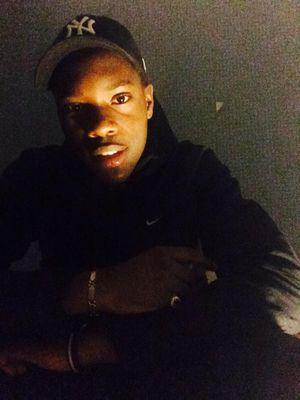 Juicy.B    Congo/Zaiire . Fb : Jessy Tu Connais ,,La famille avant tout. Snap : roskomilano | 78 baize Ta mere |