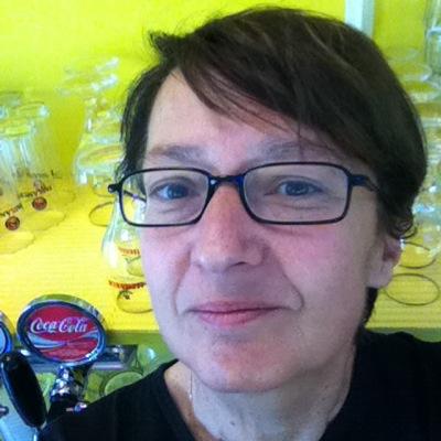 Giornalista. Barista e chitarrista. Elettrica eh