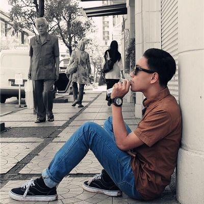 OgasRewa's profile picture. Banyak kegagalan dalam hidup ini dikarenakan orang2 tidak menyadari betapa dekatnya mereka dengan keberhasilan saat mereka menyerah.