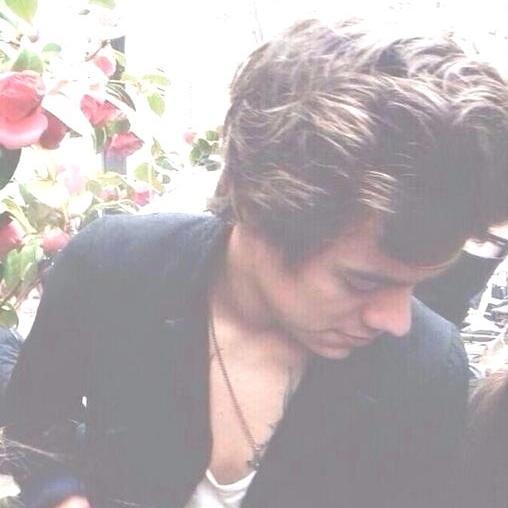 *॰ॱ ୨୧ it's the kind of love that empires fall for, that kings and queens lose their thrones for, that the stars sing for ୨୧ ॱ॰*
