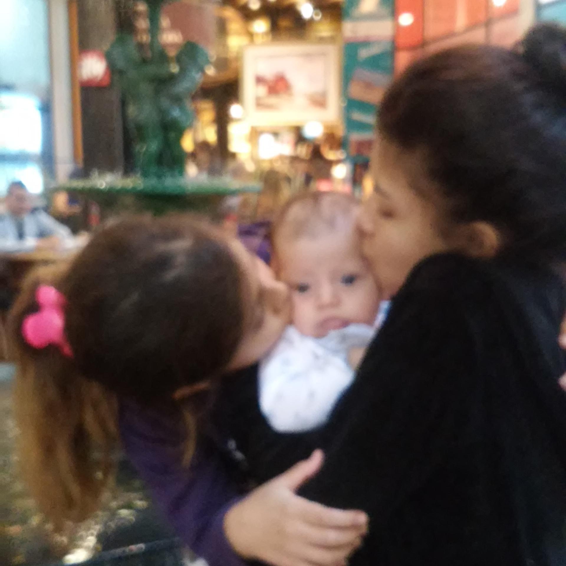 Mi hermanito y mi hermana son los mas hermosos de esta tierra»»»