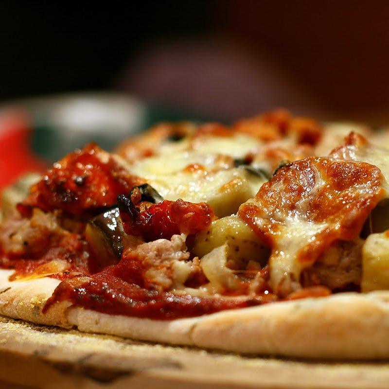 Courtyard Pizza Italian Restr. values the taste of Traditional Italian Pizza. Thin-crust, Personal-pans, Panzerotti & Pasta Dishes. @Issachars_chocl Fine Cakes