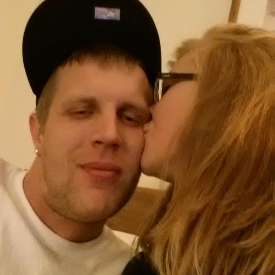 corrr402's profile picture. happy and married!!