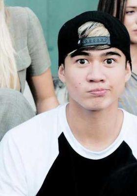 5sos 0/4 1d 0/5 // Married to Calum Hood and Niall Horan