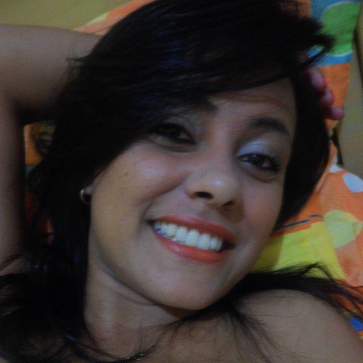 Estudo Administração de Empresas, trabalho, gosto de fazer amizades. Sou uma pessoa simples e humilde.. Na minha vida em primeiro lugar coloco Deus.