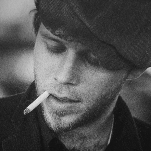 ThomPower's profile picture. I am 6foot5. That is my only characteristic  196センチの私は、特徴と言えば長身であることぐらいです。