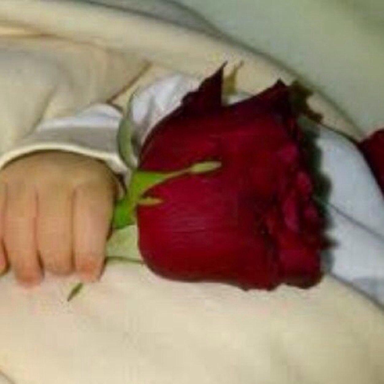صلوا على جميل الوجہ و بدر التمآم شفيع الخلق فِي يوم آلزحام .. اللهم صل وسلم وبارك على حبيبنا محمد عدد ماذكره الذاكرون وغفل عن ذكره الغافلون.