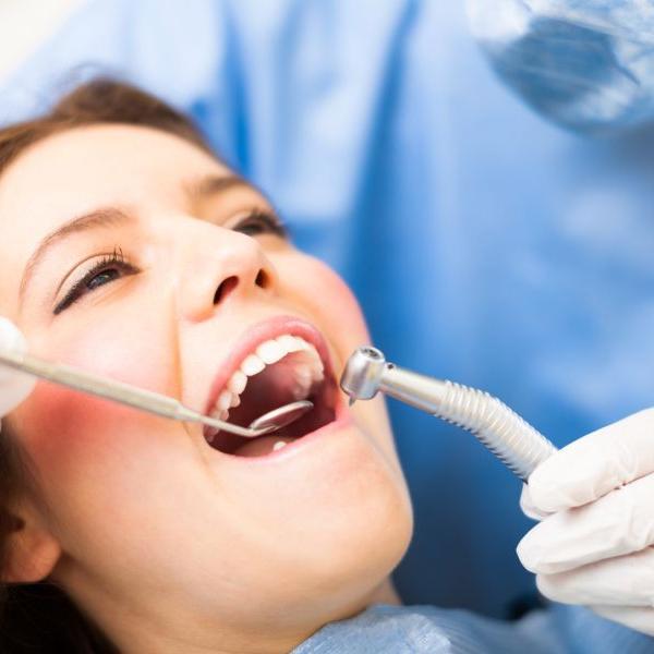 Clínica Dental Dr. Roberto H. Manette