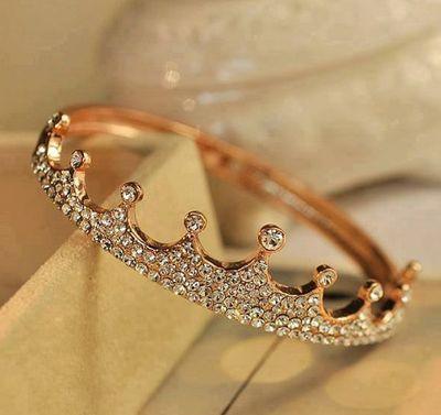 ‏‏‏‏‏¶       ♔♬♩❤ وحلما يعانق خيالي تممه يا رباه♥
 الله يتمِم حُلم الايآمم وٲصيْـﺭ بهالعامِم ٲسْعد بنيه
الله خير الحافظين يارب حسن الحياة و حسن الرحيل َ