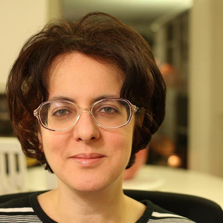 Hoda Moustapha's Arabic Calligraphy are
-Culturally unique abstractions
-Integrating deep meaning with elegant beauty
-Promoting international understanding