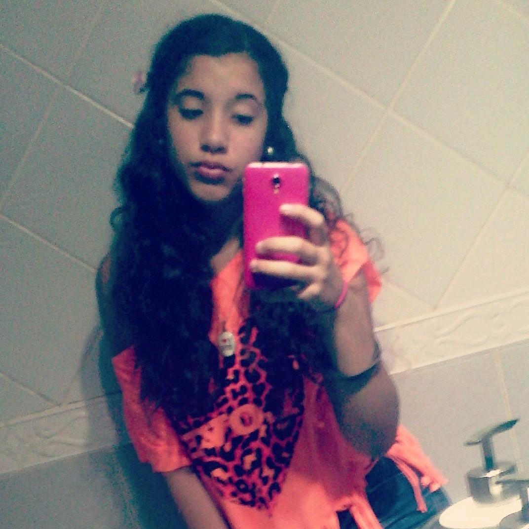 hola panoshi soy screamer,directioner y PDC