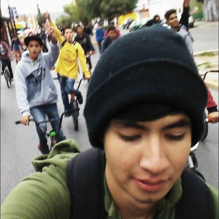 Me gusta oír música electrónica, rap, romántica, andar de fiesta, estar. bateando, inspirarme, montar Bmx, tocar guitarra, sonreír siempre a la vida :')
#México