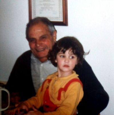 esdeserinutiles's profile picture. Qué chugo tío. Qué papilla más jodida.   Paso, inspiración, barrida.