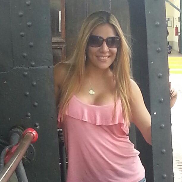 Lic. En Publicidad, bailarina de Danza Oriental y Polerina! Con los pies en la tierra y la cabeza en las estrellas!♥