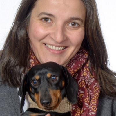 Directivo de grupo educativo. Apasionada de la política y sobre todo amante de ESPAÑA Y LA LIBERTAD.