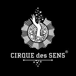 Compañía de circo contemporáneo que combina la fuerza de los intérpretes y de los acróbatas, con la intención de llevar al espectador a un mundo mágico.