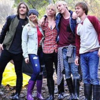 #R5FamilyComplimentHour r5 didnt create this family so that we can spread hate and toxicity. We need to spread love. (ran by @allyour5fault + @heytheremarlen)