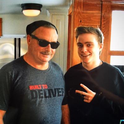 CBerg789's profile picture. http://t.co/numF6wkZhR ✌️