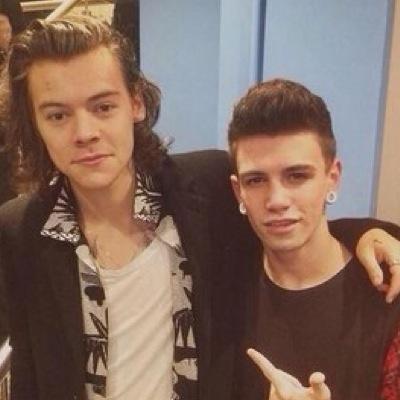 readbioplsty2's profile picture. rt link in bio please! thank you! love