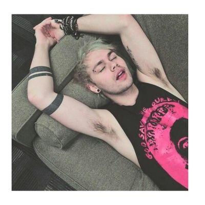 Mike is my shushine and my panda/ Punk and rock/ 5sos my life ♡