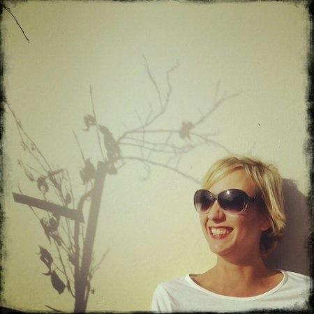 Photographer - Hi. My name's Liz. Say hello, I'll talk to anyone, almost!