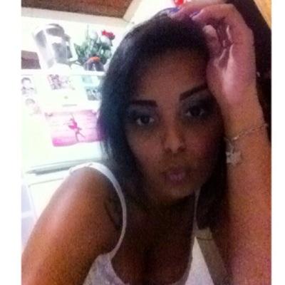 Seje feliz do jeito que você é , não mude sua rotina pelo o que os outros exigem de você , simplesmente viva de acordo com o seu modo de viver .