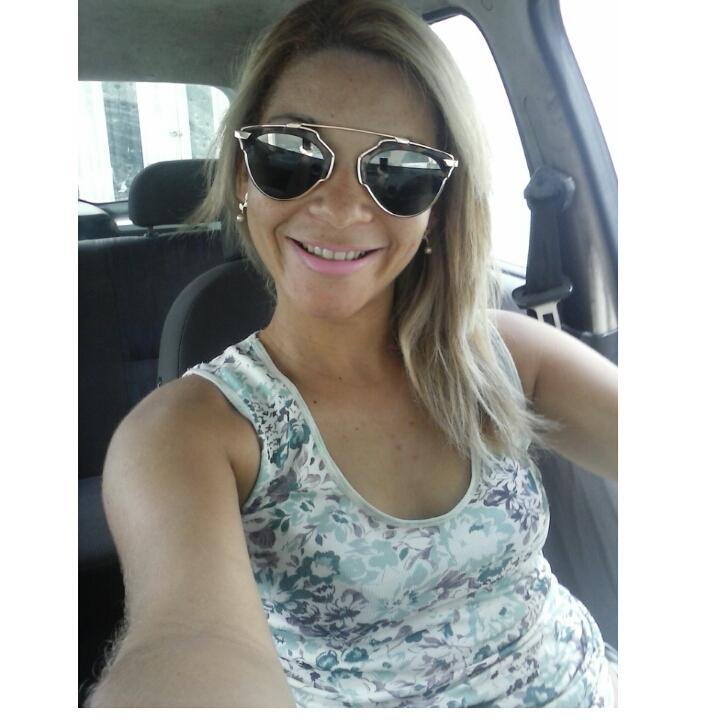 Resista. Insista. Aguente firme. Caia. Levante. Erga a cabeça. Siga em frente. Não se entregue nunca, sua força é maior do que pensa...