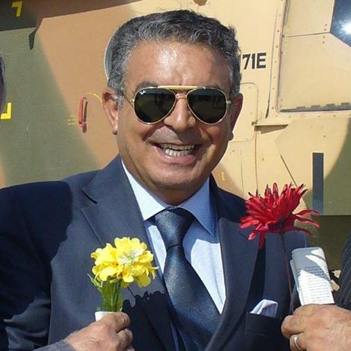 عراقي يحب وطنه ويعشق سماء بلده حلقت بها سنين طوال ودفعت الشر عن وطني بها باقتدار ليس لأني طيار بل لكوني عراقي وجذوري مغروزة بارض لا ينال حبها الا الاحرار ..