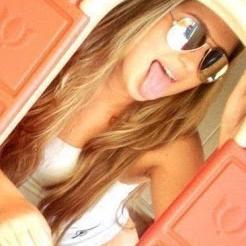 Eu estaria mentindo se falasse que seu sorriso não mexe comigo :P